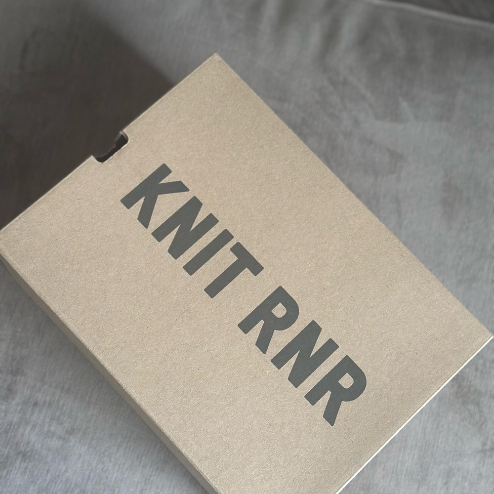 Yeezy Knit RNR - Picture 2 of 8